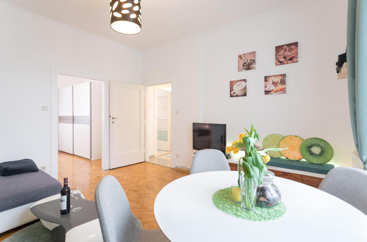 French Balcony - 45M² - Szeneviertel Apartment Viena Exterior foto