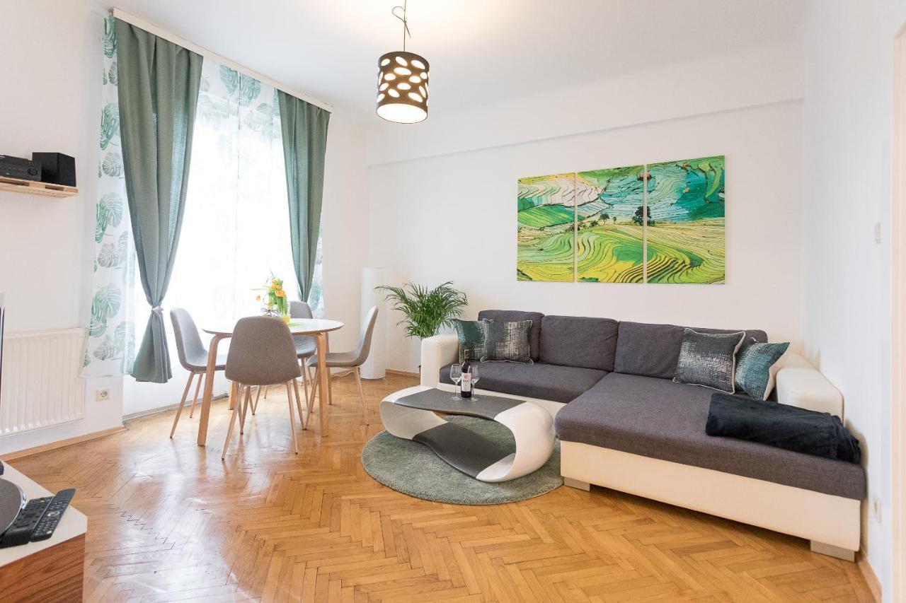 French Balcony - 45M² - Szeneviertel Apartment Viena Exterior foto
