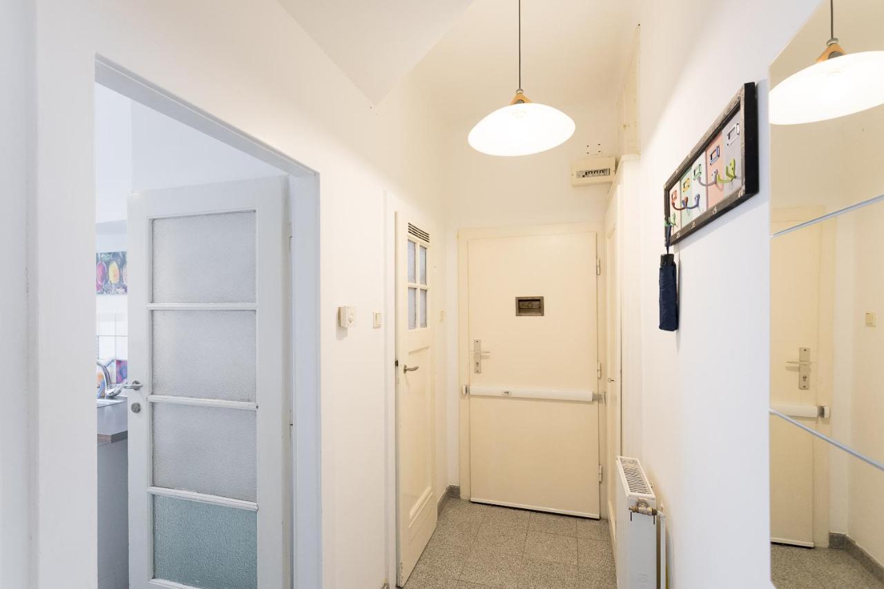 French Balcony - 45M² - Szeneviertel Apartment Viena Exterior foto