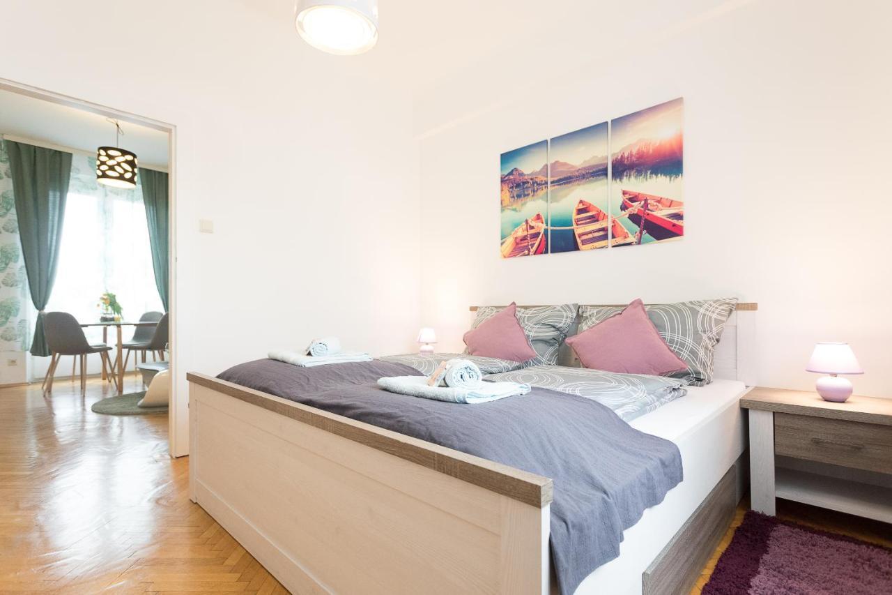 French Balcony - 45M² - Szeneviertel Apartment Viena Exterior foto