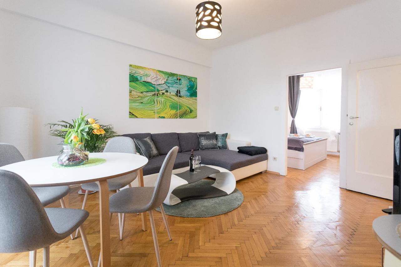 French Balcony - 45M² - Szeneviertel Apartment Viena Exterior foto