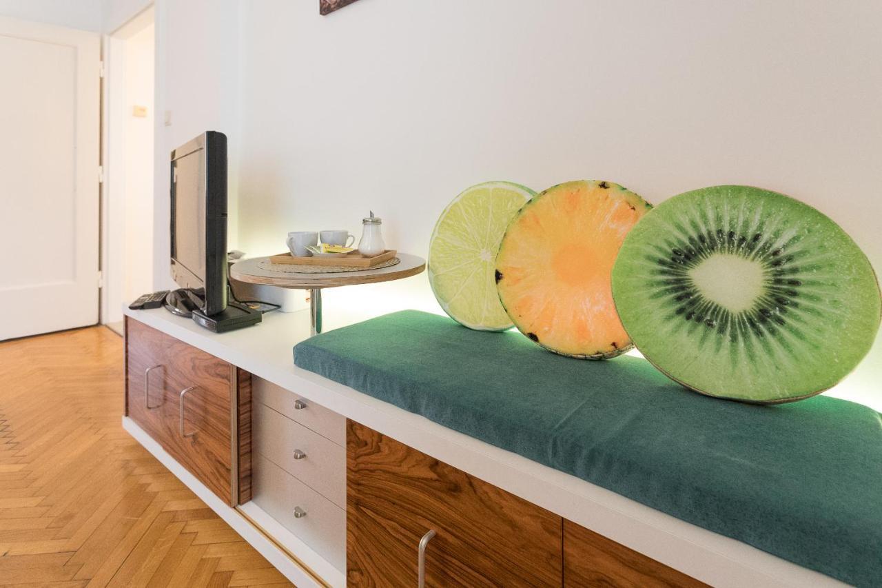 French Balcony - 45M² - Szeneviertel Apartment Viena Exterior foto