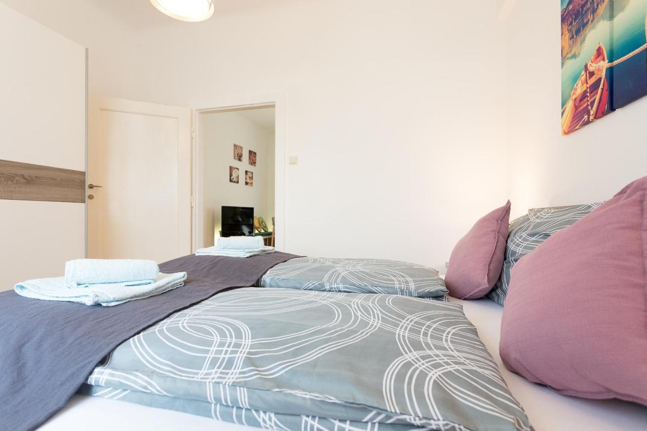 French Balcony - 45M² - Szeneviertel Apartment Viena Exterior foto
